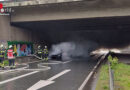 D: Pkw-Vollbrand unter einer Autobahnbrücke in Dortmund