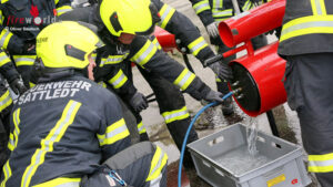 O: Gefahrstoff-bung mit vier Feuerwehren in Sattledt