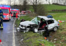 D: Eingeklemmte Person nach Frontalzusammenstoß zweier Pkw bei Wipperfürth