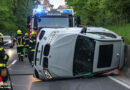 Oö: Auto bei Unfall in Pasching durch die Luft geflogen
