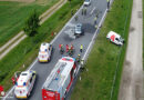 Oö: Schwere Kollision zwischen Pkw, Kleintransporter und Lkw auf B 309 bei Kronstorf