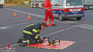 O: Personensuche mit Drohnen und Hunden nach davongelaufenem Unfalllenker am Voralpenkreuz bei Sattledt