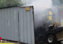 D: Unkraut verbrennen setzt Garage mit mehreren Rasenmähern in Hambühren in Brand