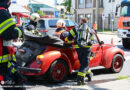 Oö: Feuerwehrmann hält in Brand geratenen VW Käfer in Leonding in Schach