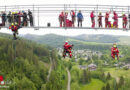 Petzl brachte Höhenrettungsgruppen mit 7 spannenden Einsatzszenarien ins Schwitzen (FIS Weltcup Skisprungschanze und Skywalk in Willingen)