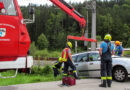 Oö: Pkw mit Kran geborgen