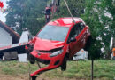 Oö: Frau schlittert mit Auto in den Wald