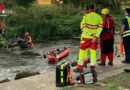 D: Verunfallter Kanufahrer in Hattingen aus Fischrteppe an der Ruhr gerettet