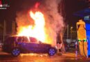 Oö: BMW geht auf Einkaufszentrum-Parkplatz in Linz in Flammen auf