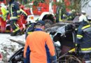 Nö: Feuerwehr rettet Mutter (28) bei Thaya aus Unfallwagen, acht Monate altes Baby wohlauf