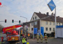 D: Feuer in Dachgeschosswohnung nach lautem Knall → Feuerwehr rettet verletzten Mann in Lehrte