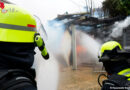 D: Brand eines Carports – Feuerwehr verhindert Ausbreitung