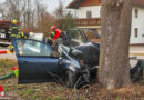 Oö: Auto bei St. Peter am Hart frontal gegen Baum gekracht