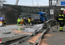 Bayern: Lkw durchbricht Mittelleitplanke → fünf weitere Pkw in München beschädigt
