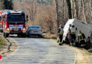 Stmk: Kastenwagen-Bergung auf Gemeindestraße in Pöllau