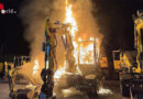 Schweiz: Zwei brennende Bagger in Aesch
