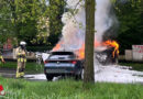 D: Auto kollidiert in Duisburg mit Netzstation und brennt