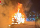 D: Nächtlicher Fahrzeug-Vollbrand in Detmold