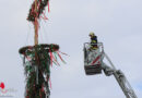 Oö: Stärkere Windböen beschädigten großen Maibaum am Stadtplatz in Wels