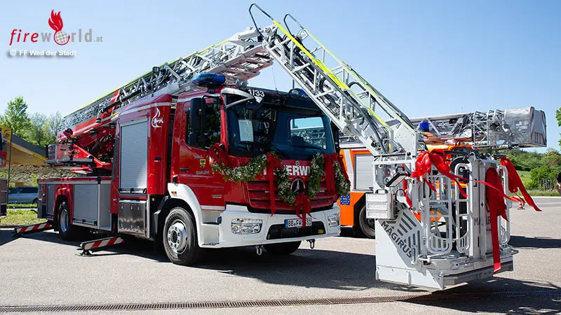 D-Neue-Drehleiter-der-Feuerwehr-Weil-der-Stadt