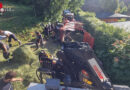 Nö: Bergung eines umgestürzten Ladewagens in Bad Ischl