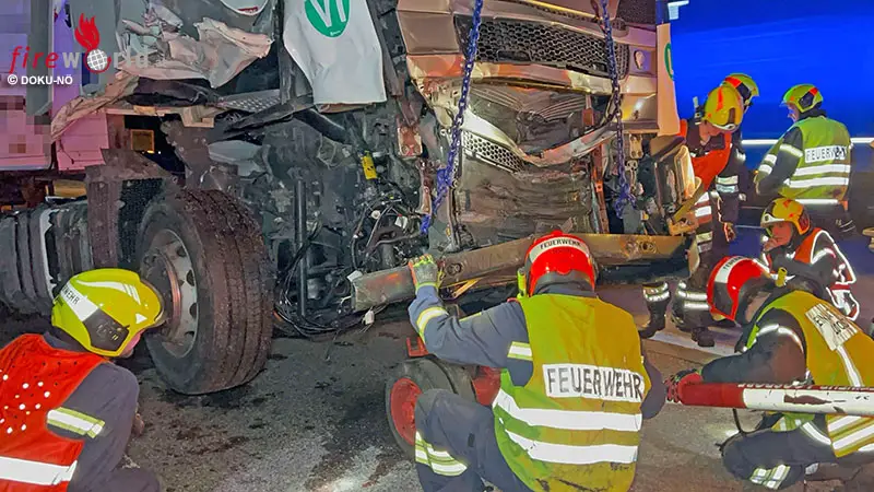 N-Unfall-auf-der-A1-bei-Loosdorf-Lkw-rammt-Leitschiene