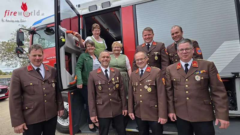 N-Muttertag-2025-im-Bezirk-Amstetten-Das-sind-besondere-weil-doppelte-Feuerwehrkommandanten-M-tter