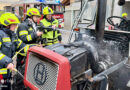 Oö: Gartenschlauch und Feuerlöscher als Erstmaßnahmen bei brennendem Traktor in Innerschwand