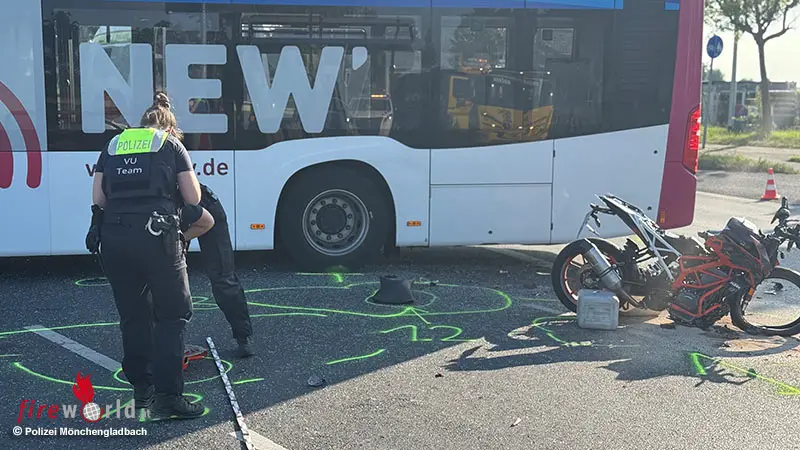 D-Motorradfahrer-23-bei-Kollision-mit-Linienbus-in-M-nchengladbach-get-tet