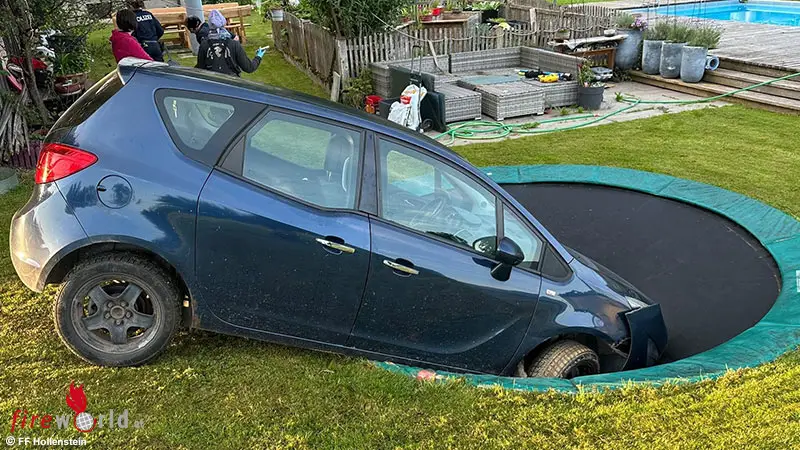 N-Auto-in-Hollenstein-aus-Trampolin-geborgen