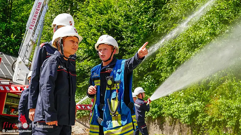 O-Feuerwehrjugend-in-Bad-Goisern-absolviert-24-Stunden-Dienst