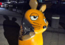 D: Maus-Figur in Köln vor WDR-Studio angezündet