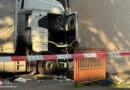 D: Lkw rammt Fahrzeuge, verletzt Passantin (43) tödlich und prallt gegen Haus → Fahrer (38) begeht Suizid