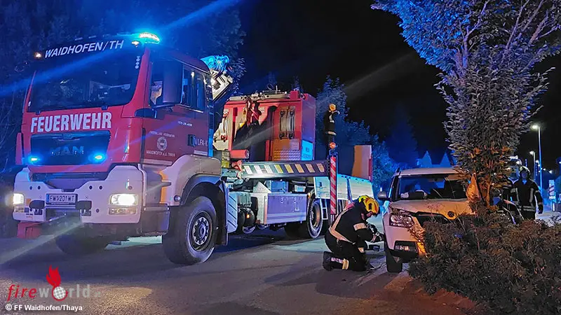 N-Pkw-gegen-Baum-in-Waidhofen-an-der-Thaya-fordert-zwei-Verletzte