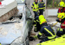 Oö: Auto nach Gebäudeeinsturz begraben → Feuerwehr Alkoven übt in Abbruchgebäude