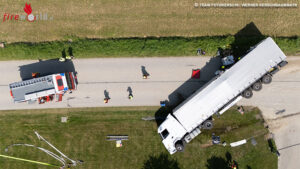 O: Lkw-Unfall bei St. Marien ? Sattelzug strzt um ? Fahrer unverletzt