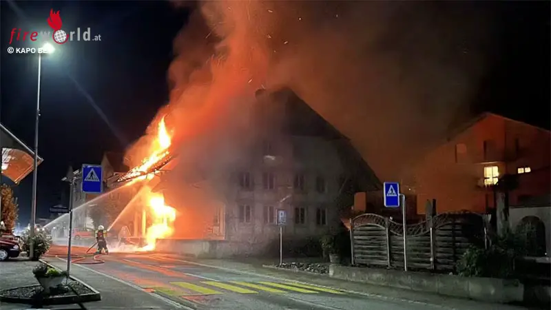 Schweiz-Teilweiser-Vollbrand-eines-Geb-udes-in-Ursenbach