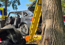 D: Fahrer nach Autokollision mit Baum bei Celle im Fußbereich schwer eingeklemmt
