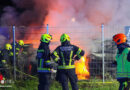 Oö: Brand mehrerer Pkw bei Autohändler in Hörsching