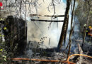 Bayern: Brand einer Gartenhütte auf von Buschwerk umgebenen Grundstück in München