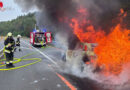 Nö: Pkw-Vollbrand auf der A21 im Baustellenbereich Alland → Fahrzeuge im Rückstau „sortiert“