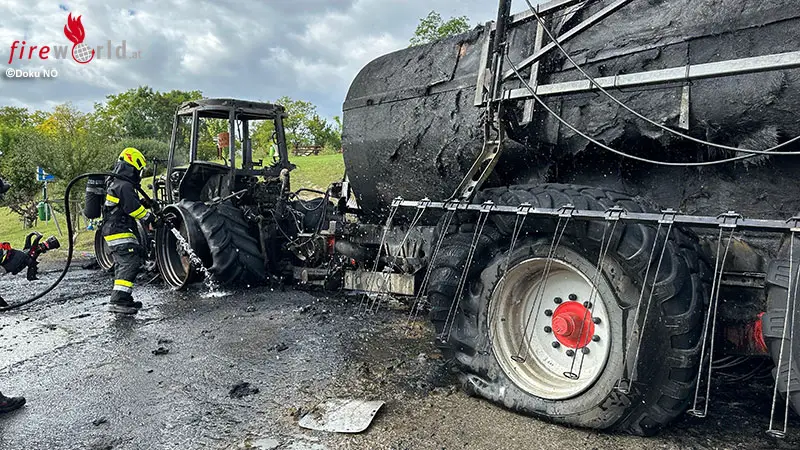 N-Vollbrand-eines-Traktor-Gespanns-in-Inzersdorf-Getzersdorf