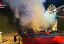 D: Drehleiter- und Teleskolader-Einsatz bei brennendem Lkw-Auflieger mit Kunststoffgranulat in Bergheim