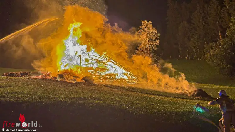 Tirol-Feldstall-in-Hainzenberg-in-Vollbrand