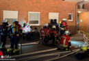 D: Feuer in Hanstedter Mehrfamilienhaus → Feuerwehr bringt 13 Personen ins Freie
