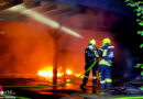 D: Carportfeuer in Hude erfasst zwei Pkw und Gebäudedach