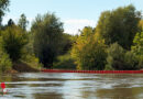 D: Größerer Ölfilm auf Wasseroberfläche im Bereich Barfußpfad in Neuss