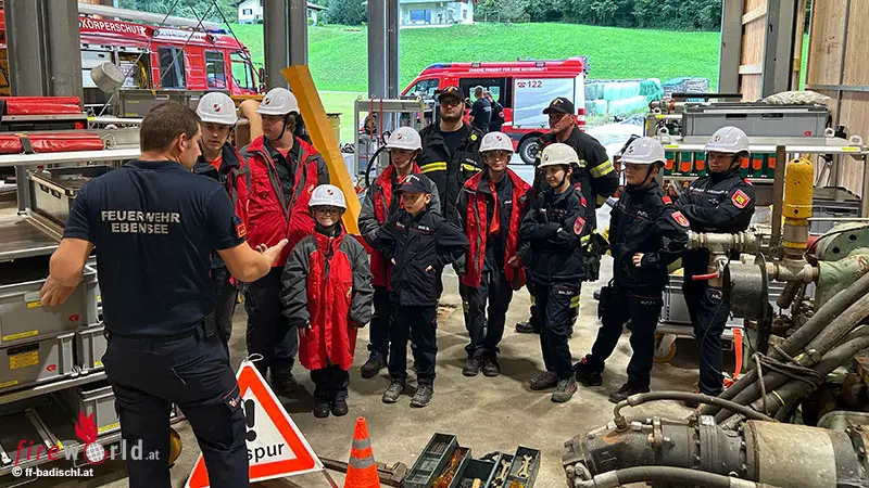 O-50-Feuerwehrjugendliche-mit-20-Betreuern-bei-gro-angelegter-bung-in-Bad-Ischl
