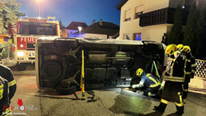 N: Feuerwehr in Kematen an der Ybbs rettete zwei Personen aus Kleinbus