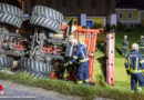 Oö: Nächtlicher Bergeinsatz für Traktorgespann in Sarleinsbach
